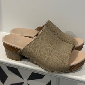 Dansko Beige Textured sandal